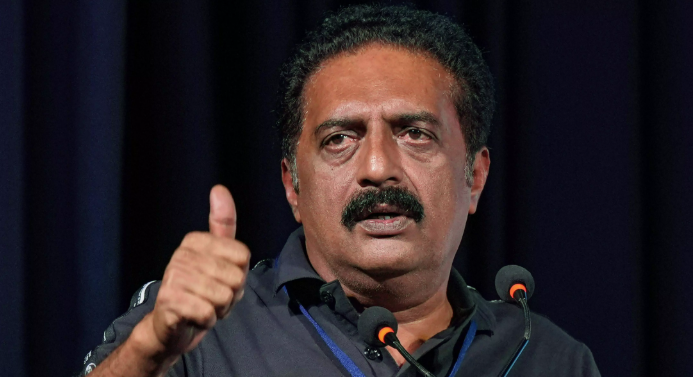“ஓராண்டுக்குப் பிறகும் ஆட்சி சரியில்லை என்றால் கேள்வி கேட்பேன்” : பிரகாஷ் ராஜ்